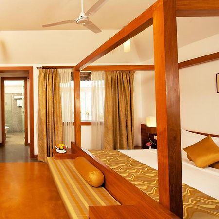 Hotel Le Pondy Puducherry Exterior foto