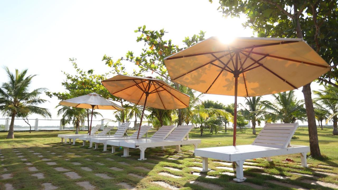 Hotel Le Pondy Puducherry Exterior foto