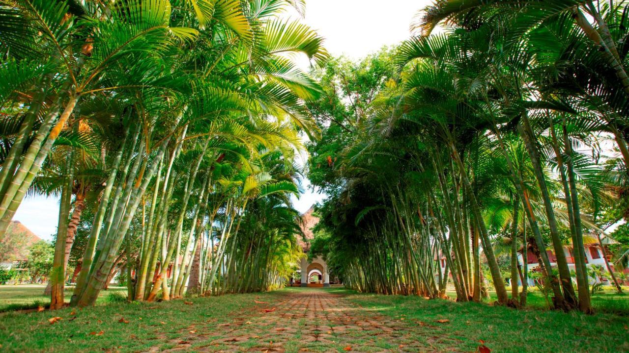 Hotel Le Pondy Puducherry Exterior foto