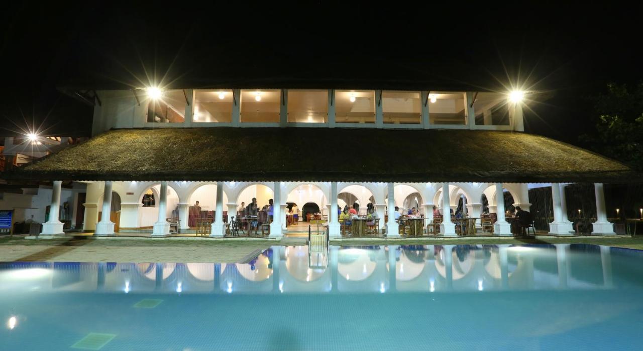 Hotel Le Pondy Puducherry Exterior foto