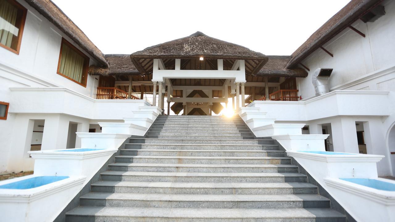 Hotel Le Pondy Puducherry Exterior foto
