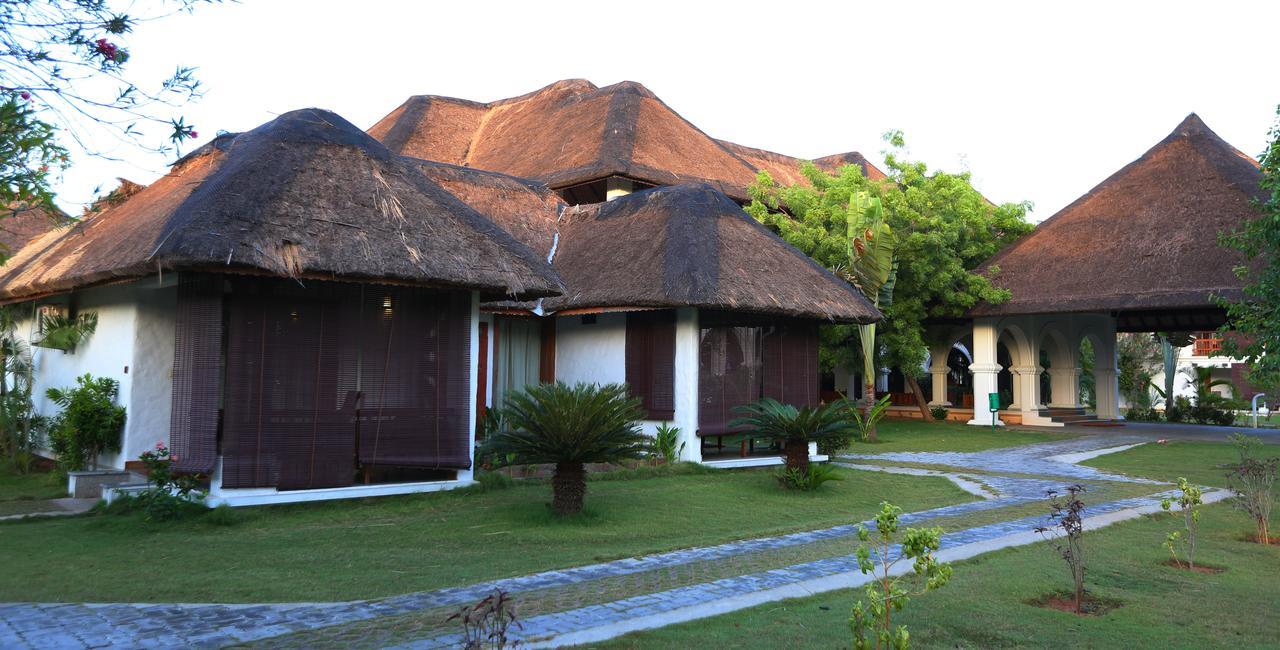 Hotel Le Pondy Puducherry Exterior foto