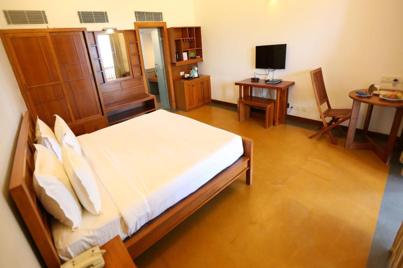 Hotel Le Pondy Puducherry Exterior foto